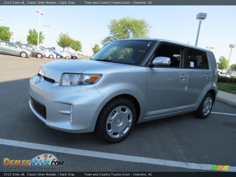 Front 3/4 View of 2013 Scion xB  Photo #3