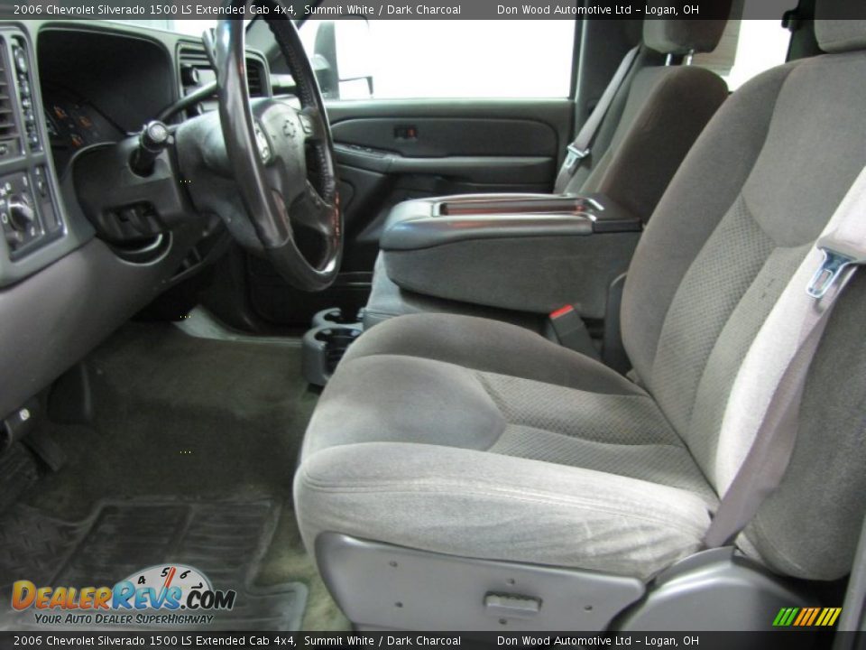Dark Charcoal Interior - 2006 Chevrolet Silverado 1500 LS Extended Cab 4x4 Photo #6