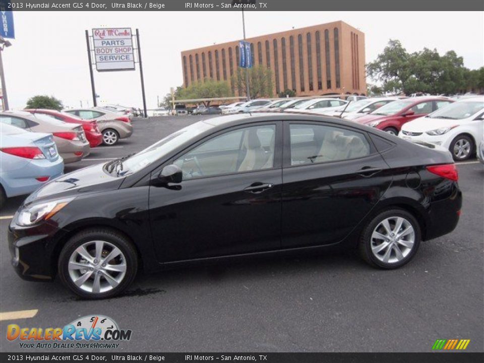 2013 Hyundai Accent GLS 4 Door Ultra Black / Beige Photo #4