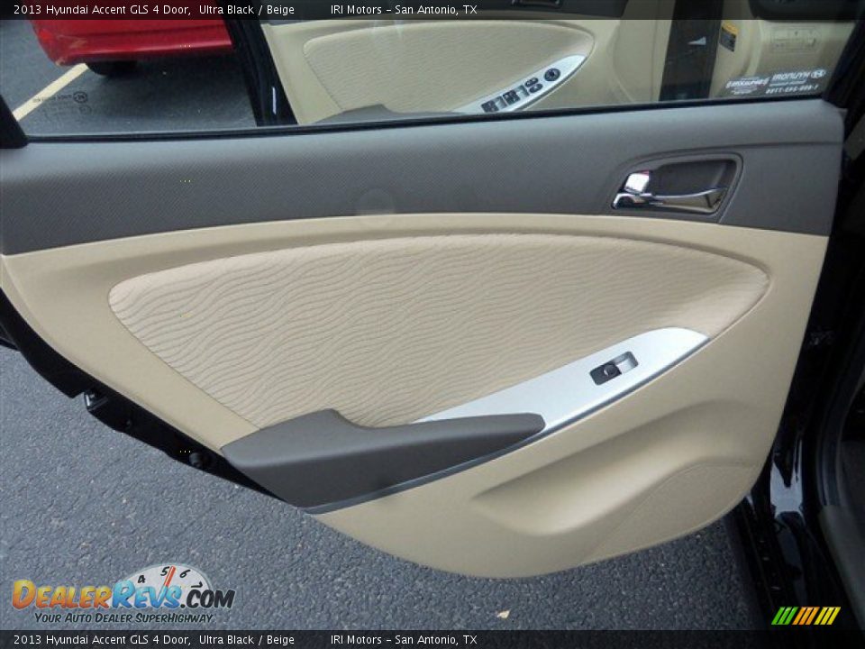 2013 Hyundai Accent GLS 4 Door Ultra Black / Beige Photo #10
