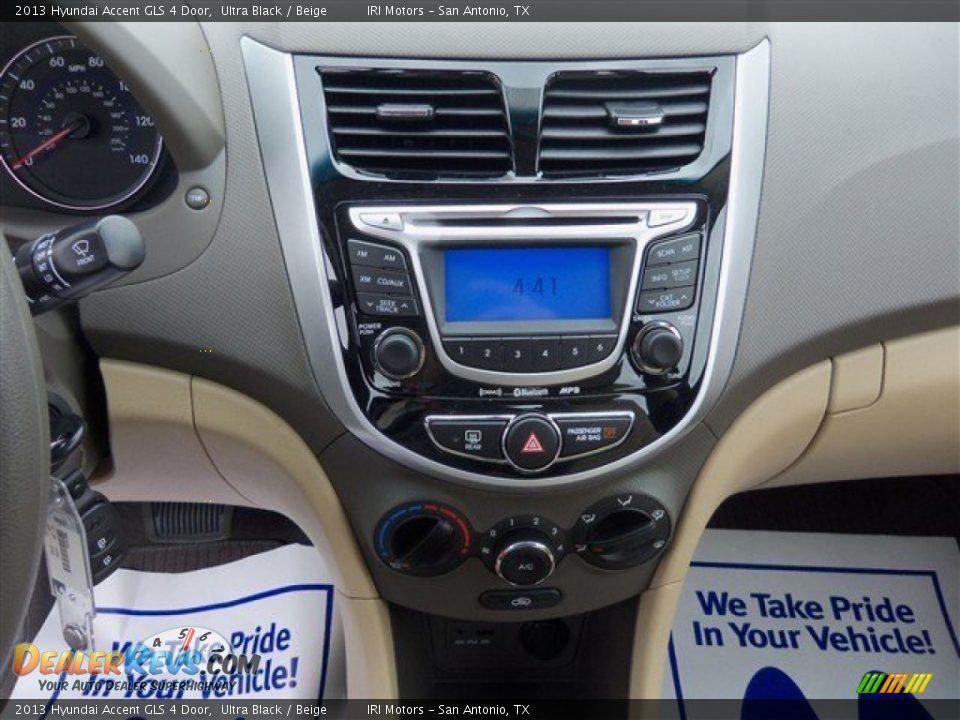 2013 Hyundai Accent GLS 4 Door Ultra Black / Beige Photo #13