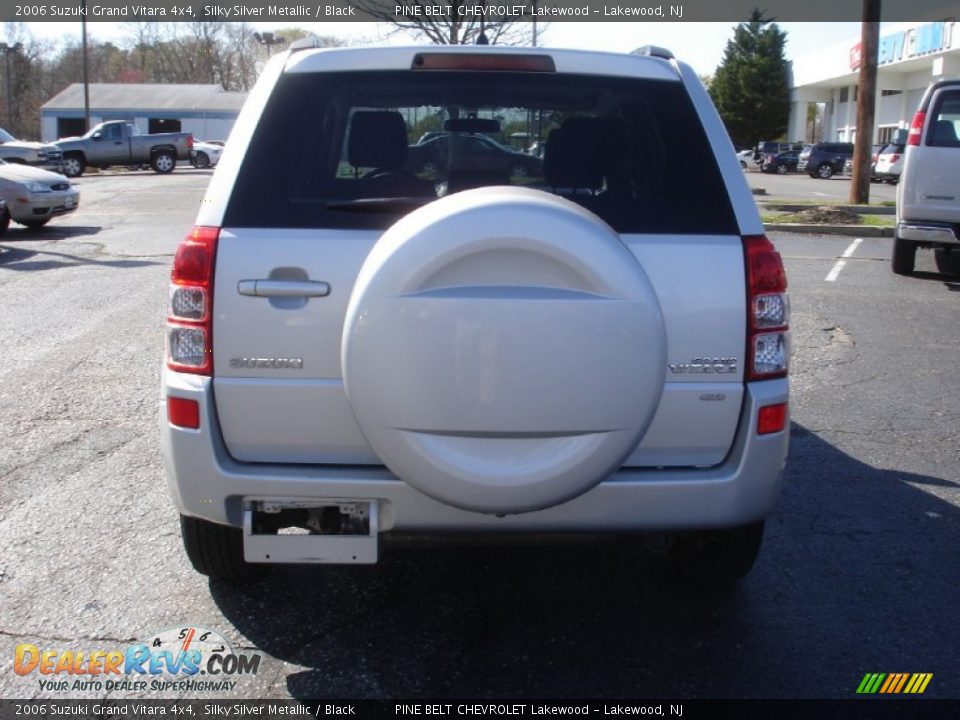 2006 Suzuki Grand Vitara 4x4 Silky Silver Metallic / Black Photo #5