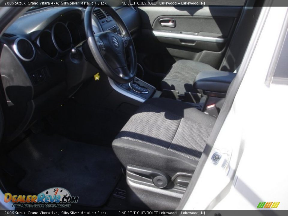 2006 Suzuki Grand Vitara 4x4 Silky Silver Metallic / Black Photo #10