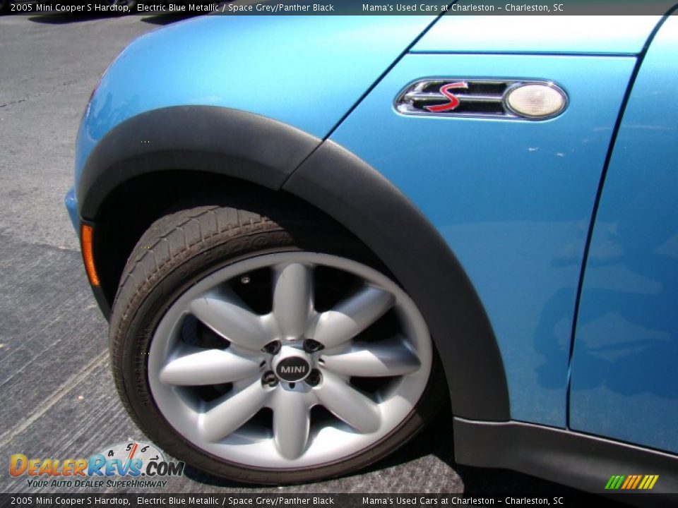 2005 Mini Cooper S Hardtop Electric Blue Metallic / Space Grey/Panther Black Photo #25