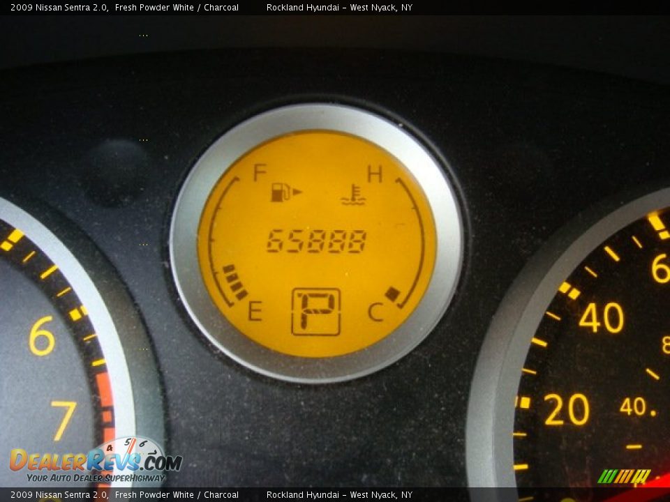 2009 Nissan Sentra 2.0 Fresh Powder White / Charcoal Photo #13