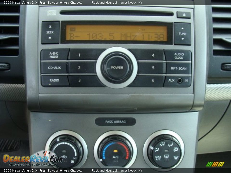 2009 Nissan Sentra 2.0 Fresh Powder White / Charcoal Photo #14