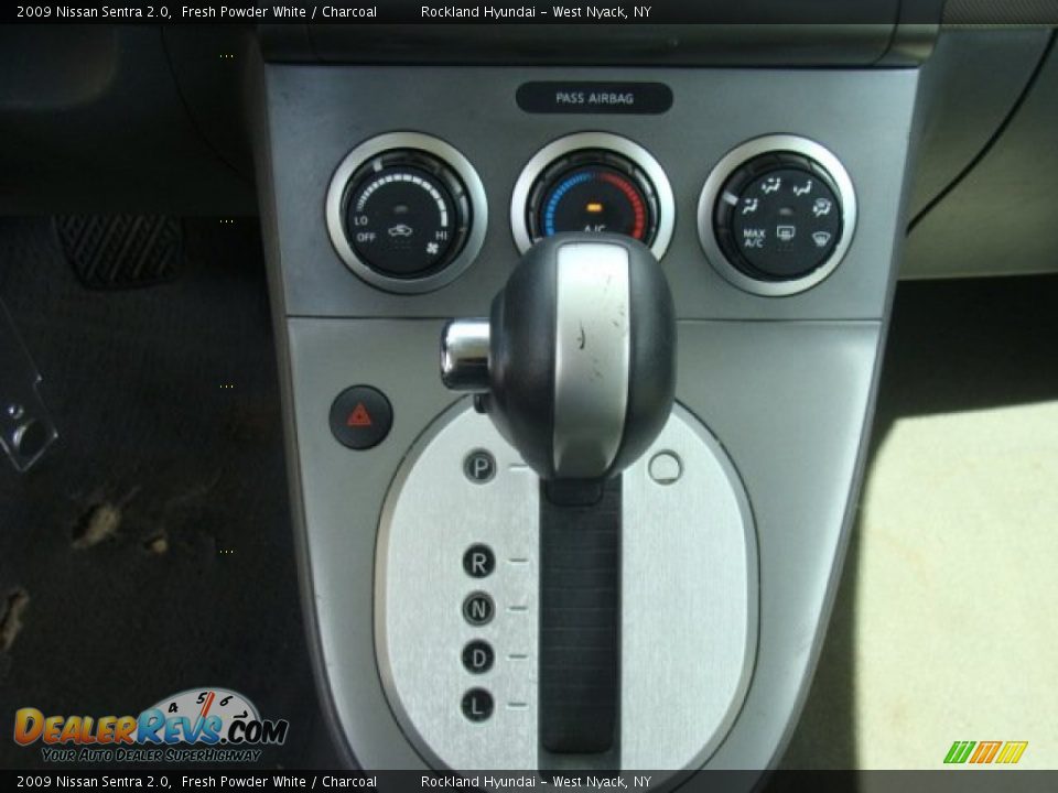 2009 Nissan Sentra 2.0 Fresh Powder White / Charcoal Photo #15