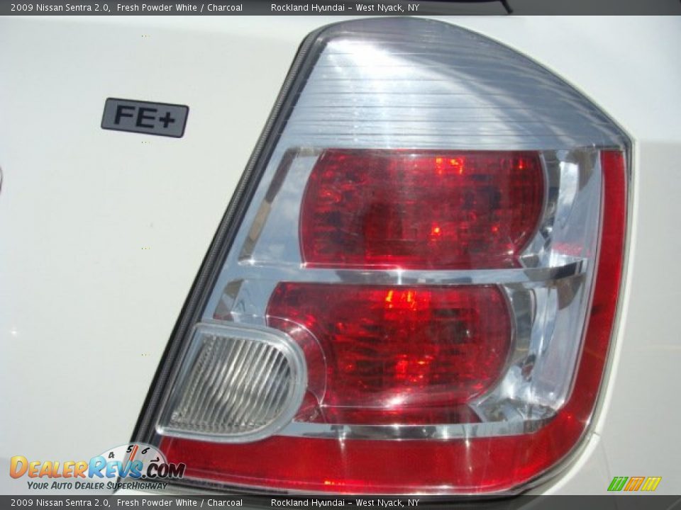 2009 Nissan Sentra 2.0 Fresh Powder White / Charcoal Photo #17