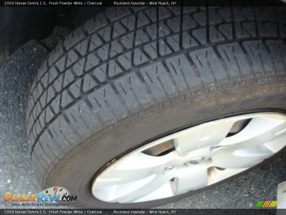2009 Nissan Sentra 2.0 Fresh Powder White / Charcoal Photo #24