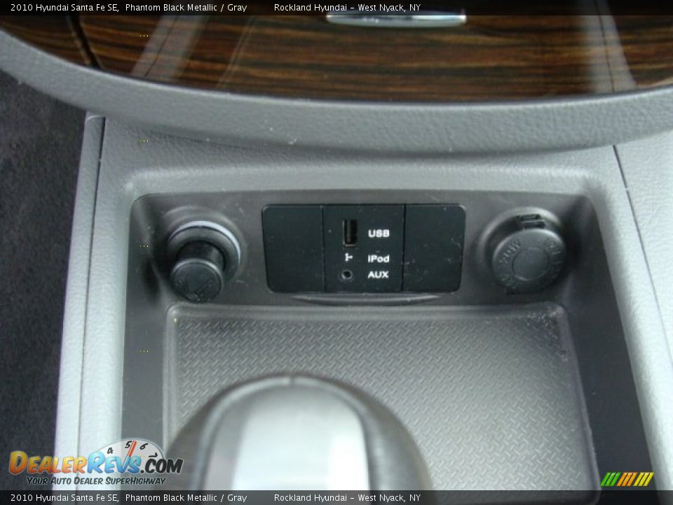 2010 Hyundai Santa Fe SE Phantom Black Metallic / Gray Photo #17
