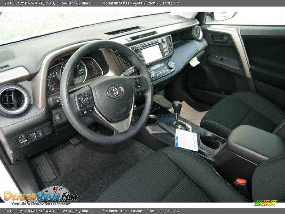 2013 Toyota RAV4 XLE AWD Super White / Black Photo #5