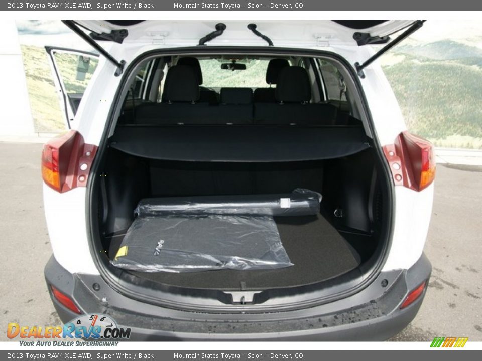 2013 Toyota RAV4 XLE AWD Super White / Black Photo #8