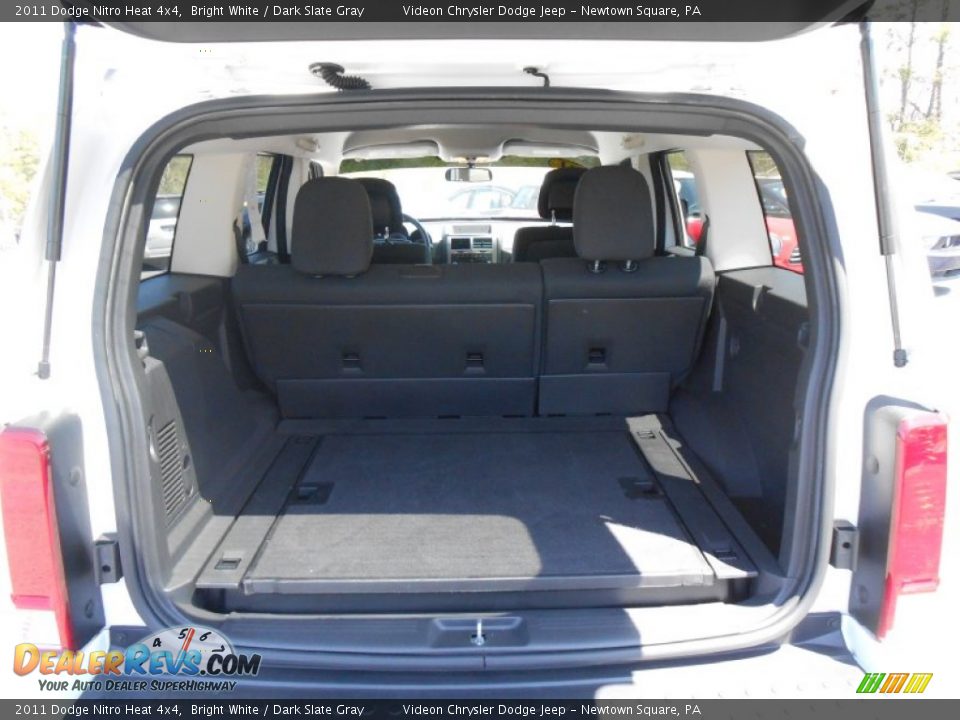 2011 Dodge Nitro Heat 4x4 Bright White / Dark Slate Gray Photo #16