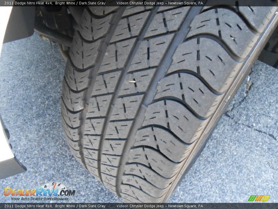 2011 Dodge Nitro Heat 4x4 Bright White / Dark Slate Gray Photo #22