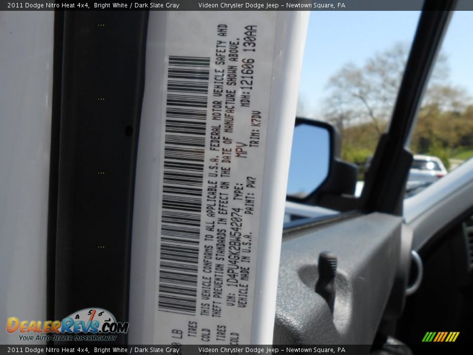 2011 Dodge Nitro Heat 4x4 Bright White / Dark Slate Gray Photo #26