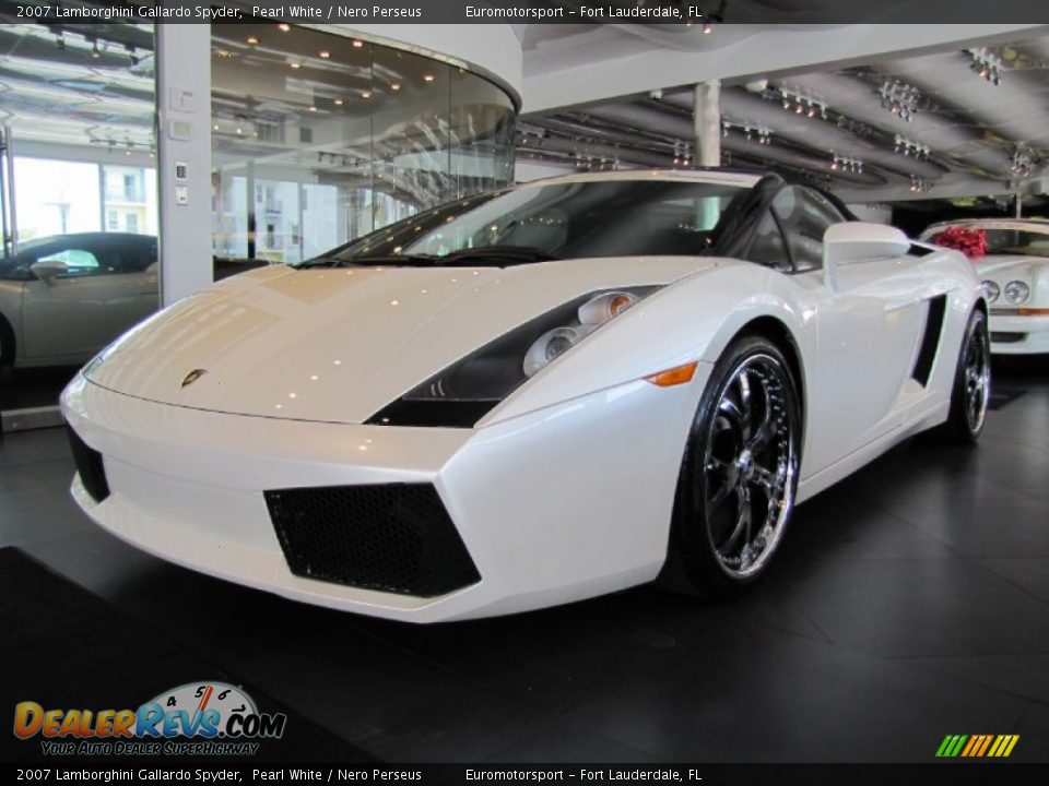 Front 3/4 View of 2007 Lamborghini Gallardo Spyder Photo #10