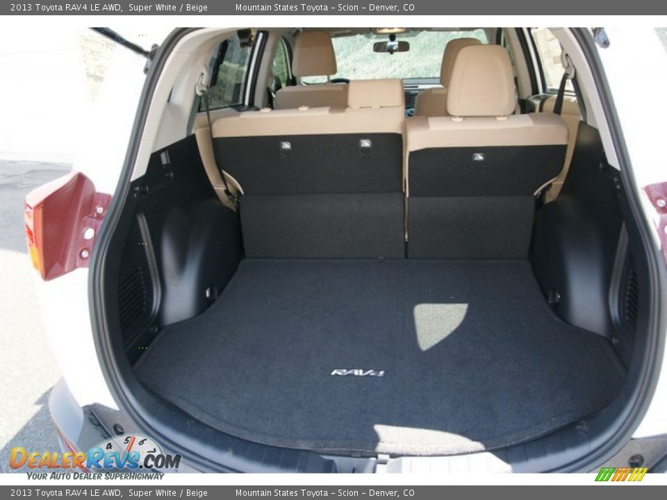 2013 Toyota RAV4 LE AWD Super White / Beige Photo #8