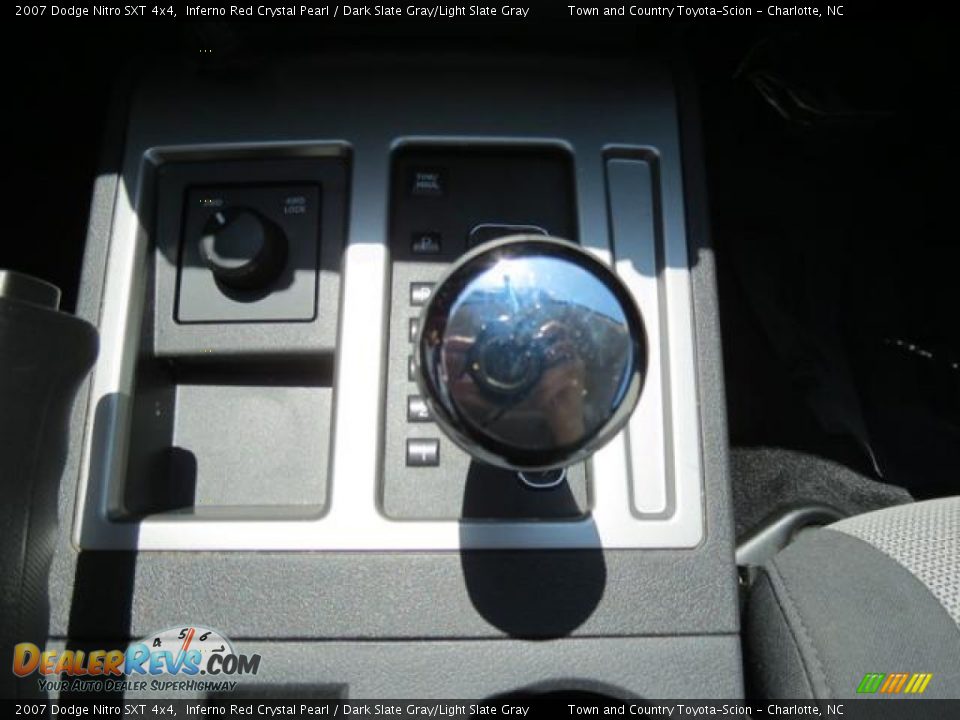 2007 Dodge Nitro SXT 4x4 Inferno Red Crystal Pearl / Dark Slate Gray/Light Slate Gray Photo #16