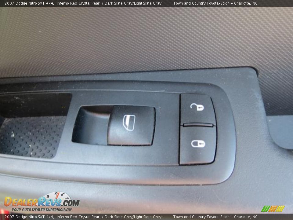 2007 Dodge Nitro SXT 4x4 Inferno Red Crystal Pearl / Dark Slate Gray/Light Slate Gray Photo #22