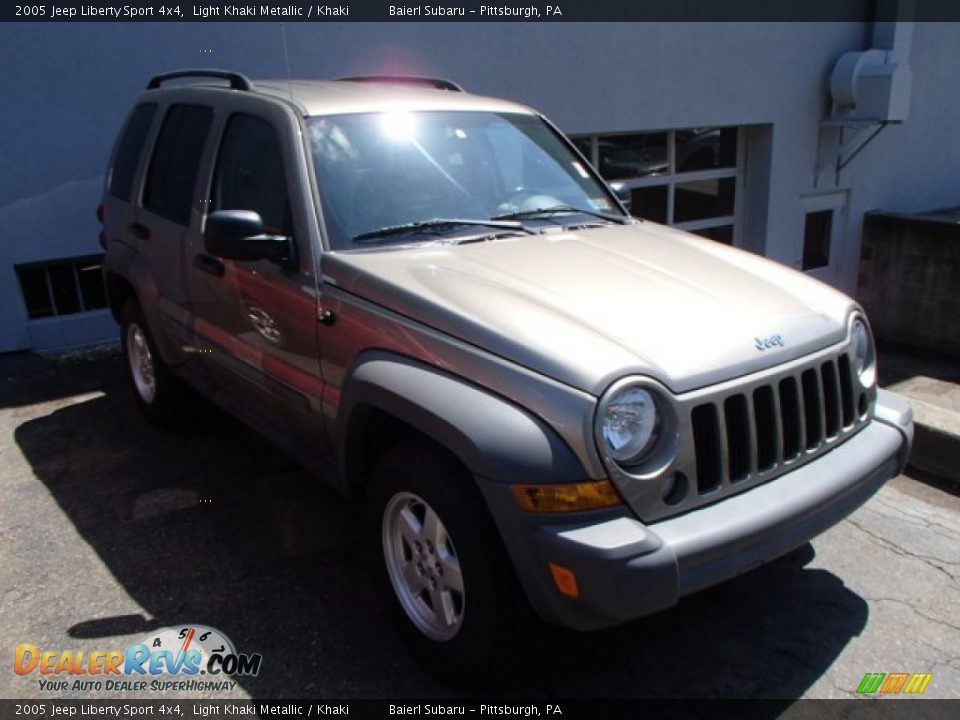 2005 Jeep Liberty Sport 4x4 Light Khaki Metallic / Khaki Photo #1