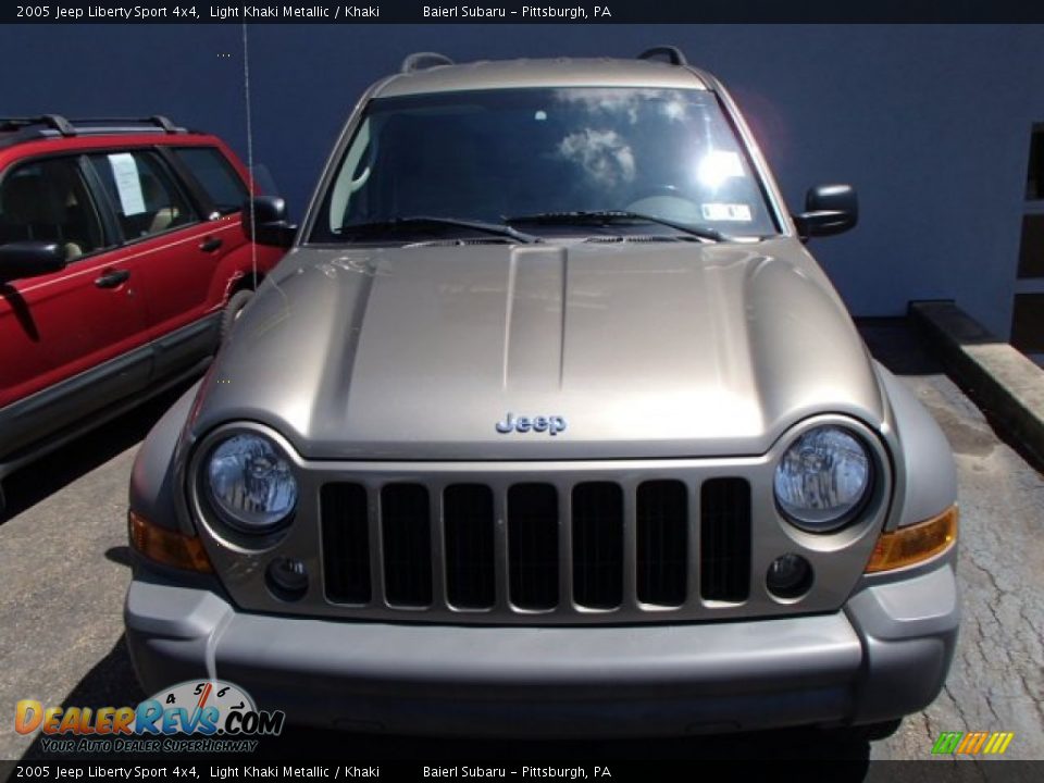 2005 Jeep Liberty Sport 4x4 Light Khaki Metallic / Khaki Photo #2