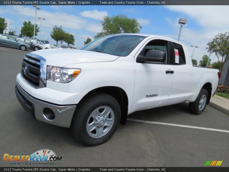 Front 3/4 View of 2013 Toyota Tundra SR5 Double Cab Photo #3