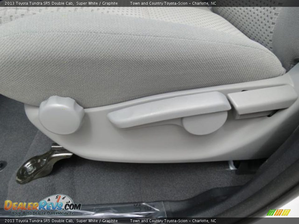 2013 Toyota Tundra SR5 Double Cab Super White / Graphite Photo #9