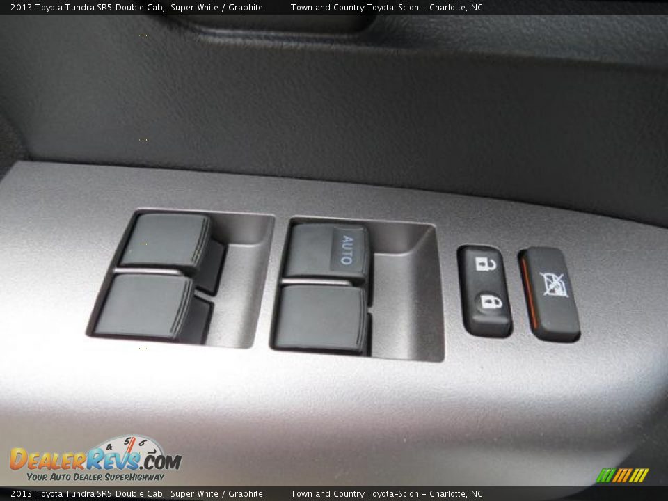 2013 Toyota Tundra SR5 Double Cab Super White / Graphite Photo #10
