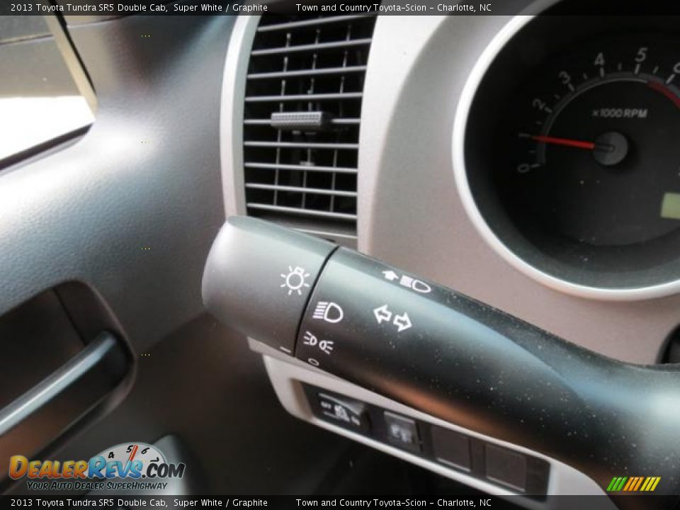 2013 Toyota Tundra SR5 Double Cab Super White / Graphite Photo #13