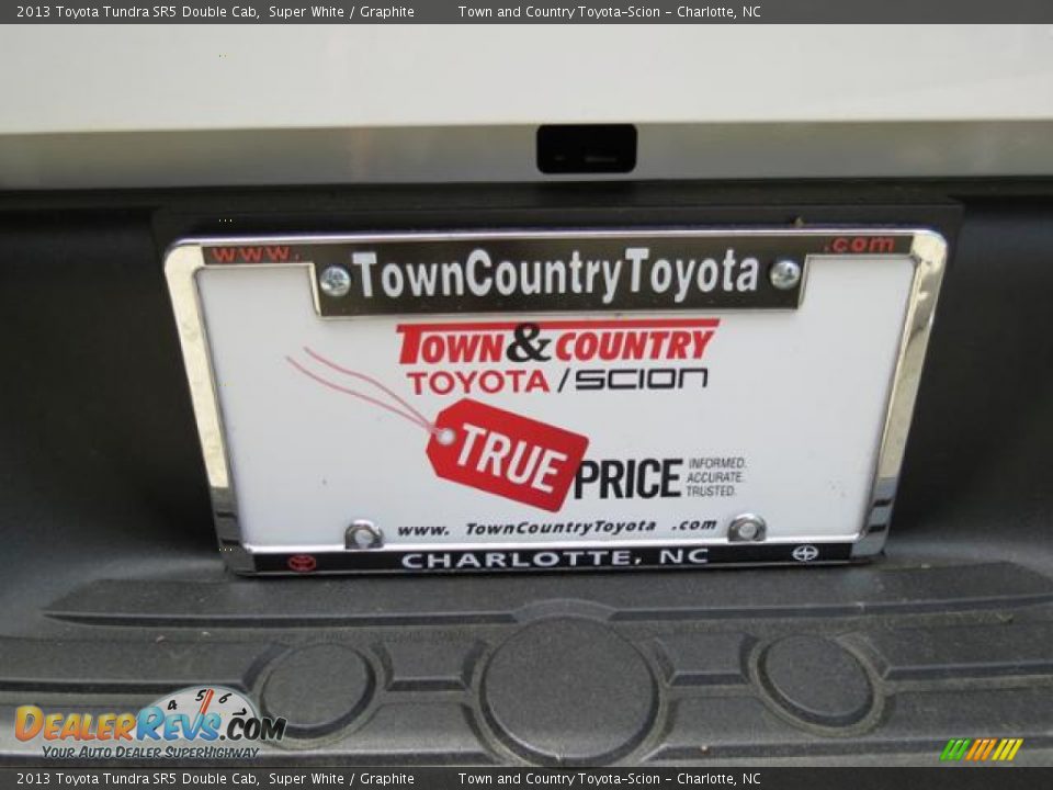 2013 Toyota Tundra SR5 Double Cab Super White / Graphite Photo #22