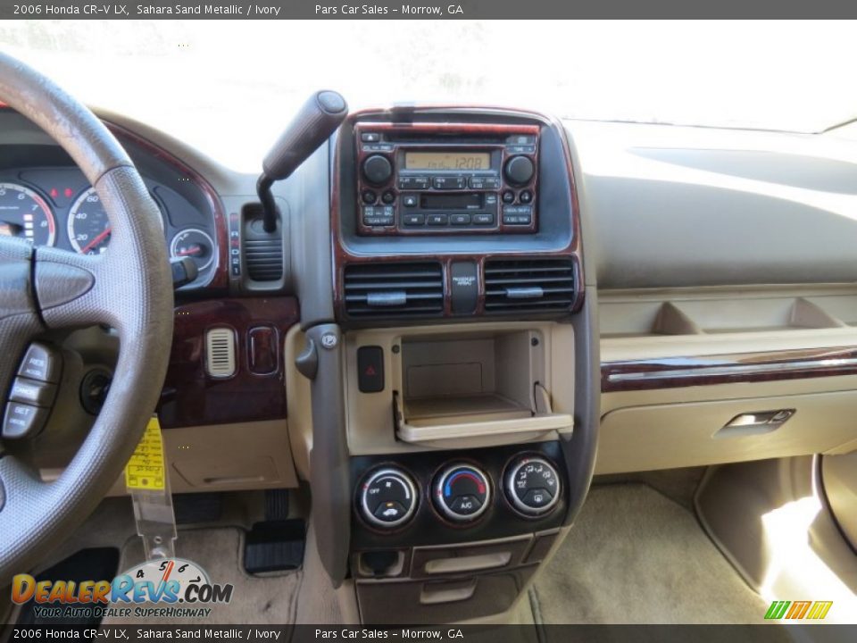 Controls of 2006 Honda CR-V LX Photo #9