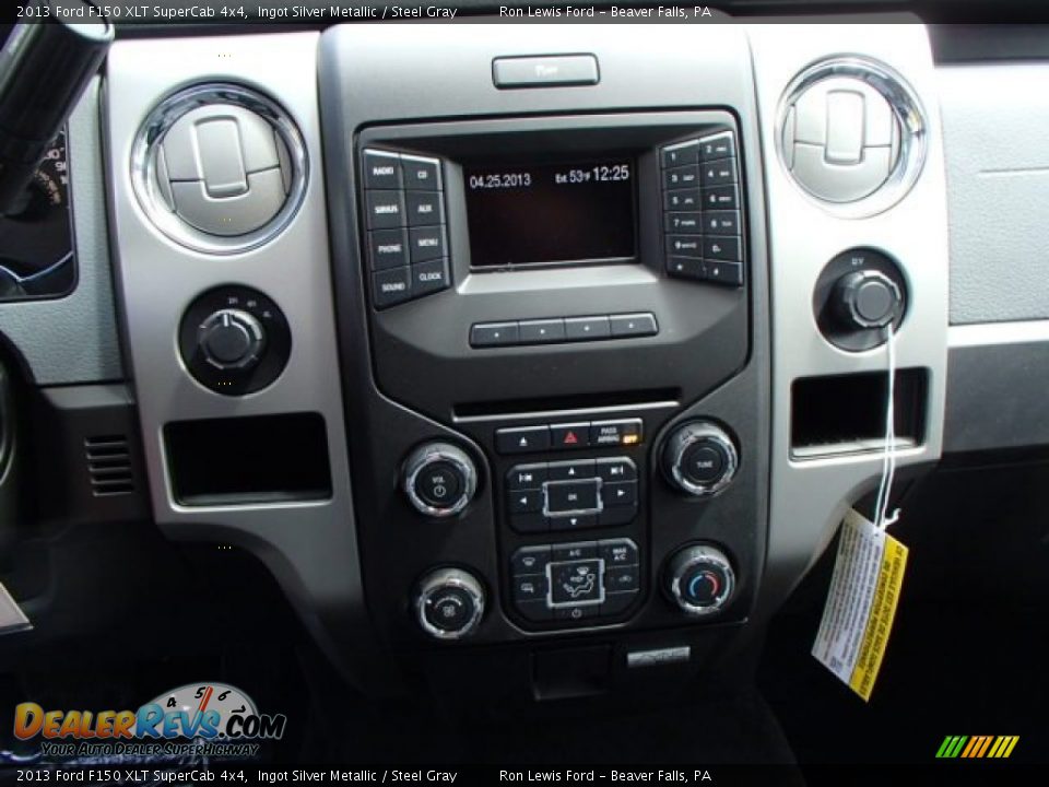 Controls of 2013 Ford F150 XLT SuperCab 4x4 Photo #16