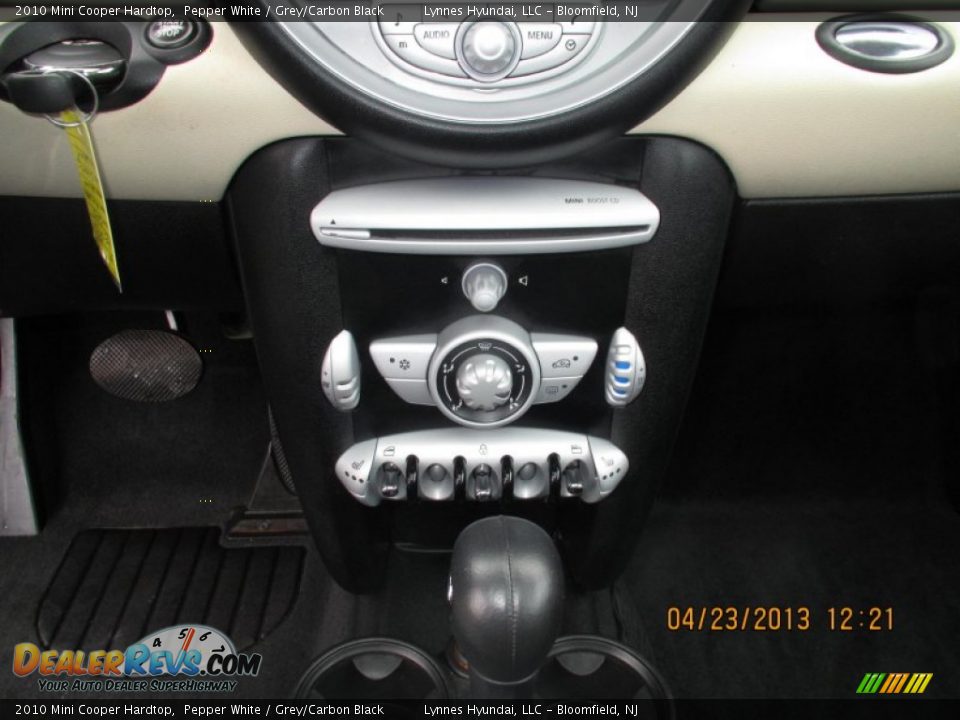 2010 Mini Cooper Hardtop Pepper White / Grey/Carbon Black Photo #12