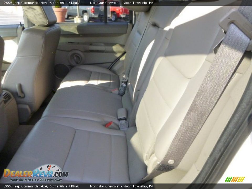 2006 Jeep Commander 4x4 Stone White / Khaki Photo #11