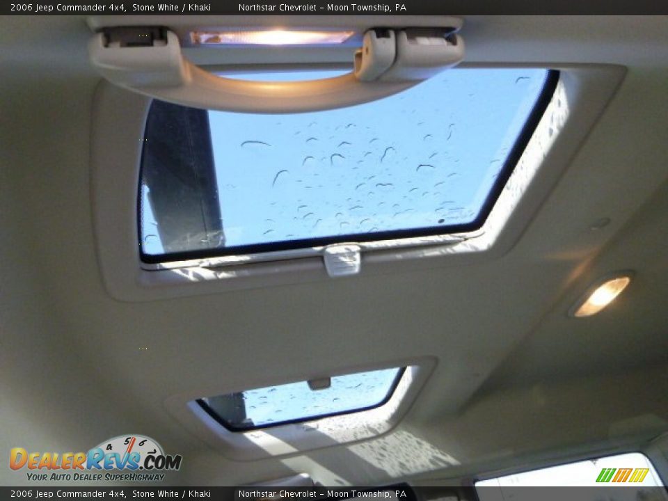 2006 Jeep Commander 4x4 Stone White / Khaki Photo #14