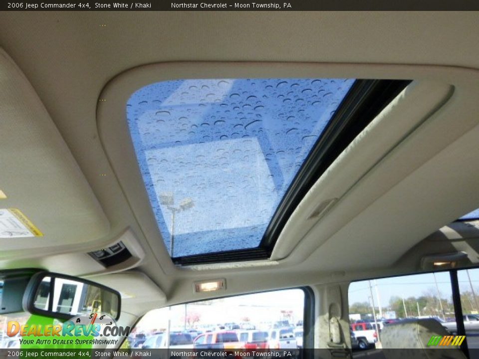 2006 Jeep Commander 4x4 Stone White / Khaki Photo #16