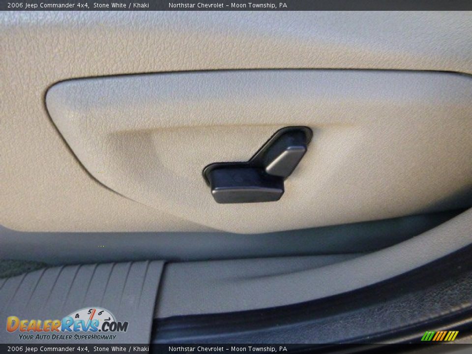 2006 Jeep Commander 4x4 Stone White / Khaki Photo #17
