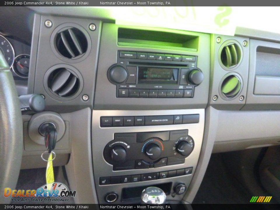 2006 Jeep Commander 4x4 Stone White / Khaki Photo #18