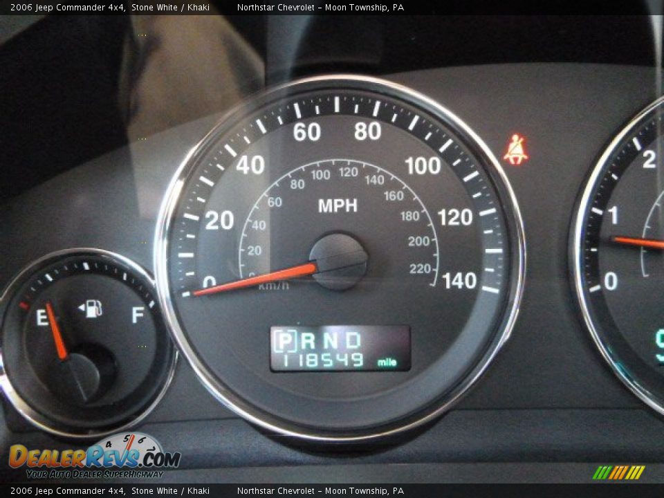 2006 Jeep Commander 4x4 Stone White / Khaki Photo #19