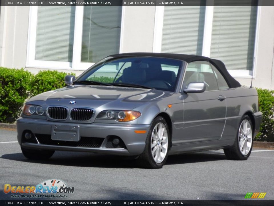 Front 3/4 View of 2004 BMW 3 Series 330i Convertible Photo #23