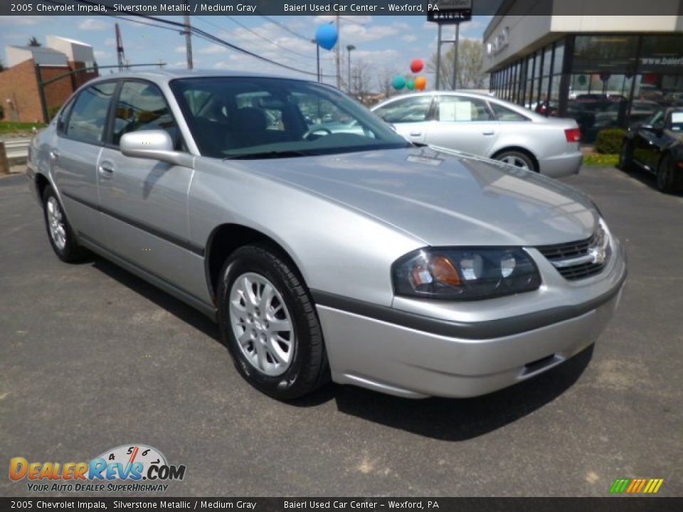 Front 3/4 View of 2005 Chevrolet Impala  Photo #1