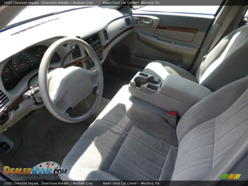 Medium Gray Interior - 2005 Chevrolet Impala  Photo #16
