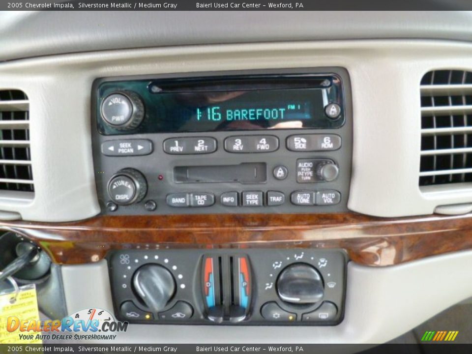 Controls of 2005 Chevrolet Impala  Photo #19
