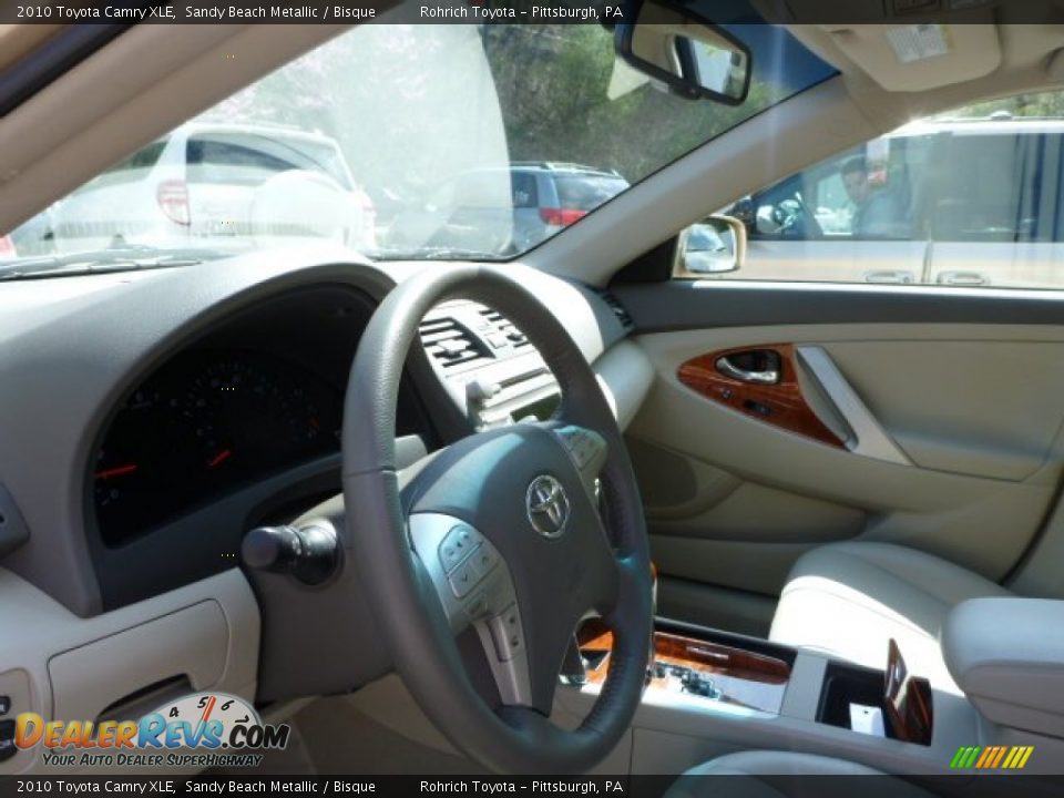 2010 Toyota Camry XLE Sandy Beach Metallic / Bisque Photo #18