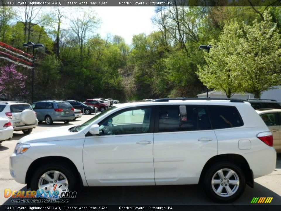 2010 Toyota Highlander SE 4WD Blizzard White Pearl / Ash Photo #2