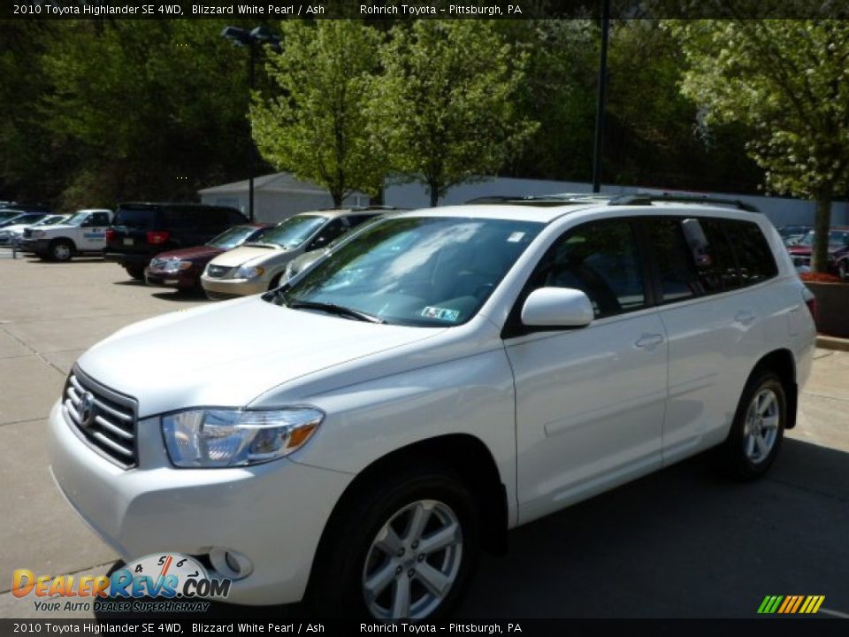 2010 Toyota Highlander SE 4WD Blizzard White Pearl / Ash Photo #3