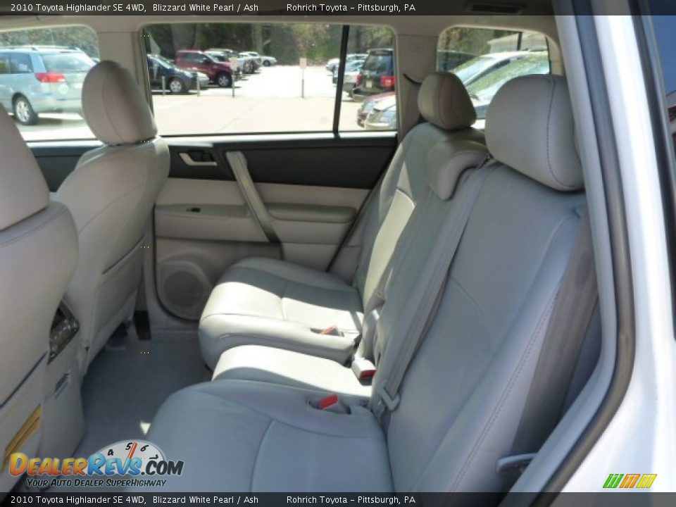 2010 Toyota Highlander SE 4WD Blizzard White Pearl / Ash Photo #5