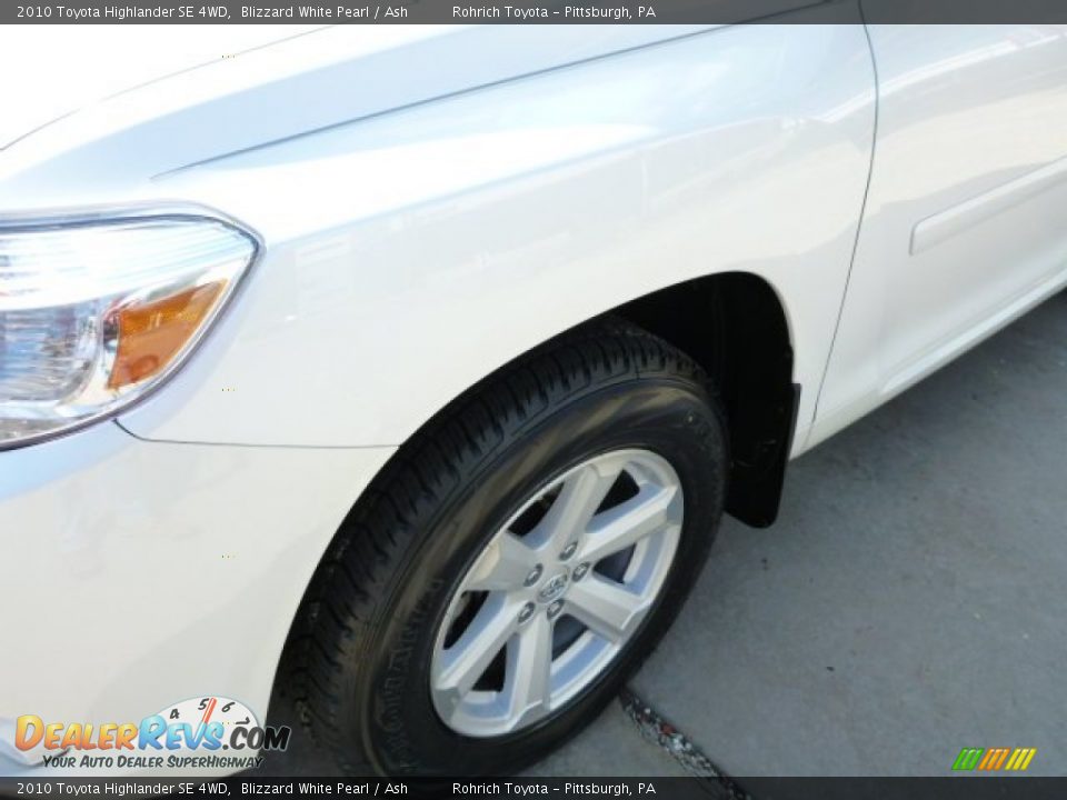 2010 Toyota Highlander SE 4WD Blizzard White Pearl / Ash Photo #8
