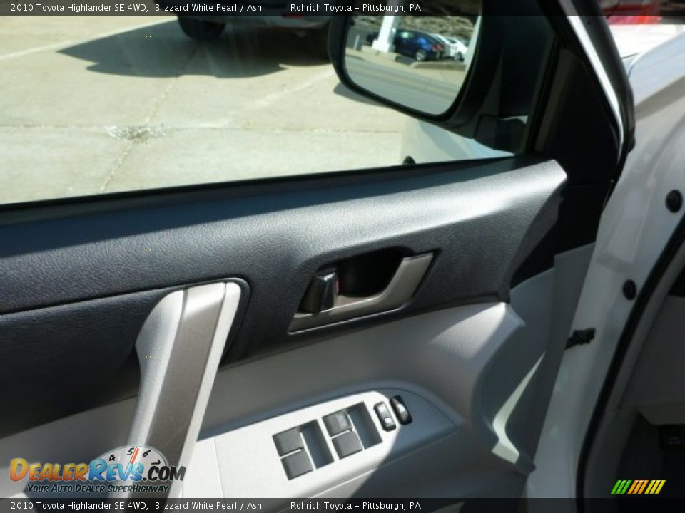 2010 Toyota Highlander SE 4WD Blizzard White Pearl / Ash Photo #16