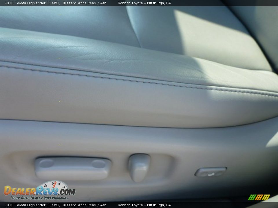 2010 Toyota Highlander SE 4WD Blizzard White Pearl / Ash Photo #17
